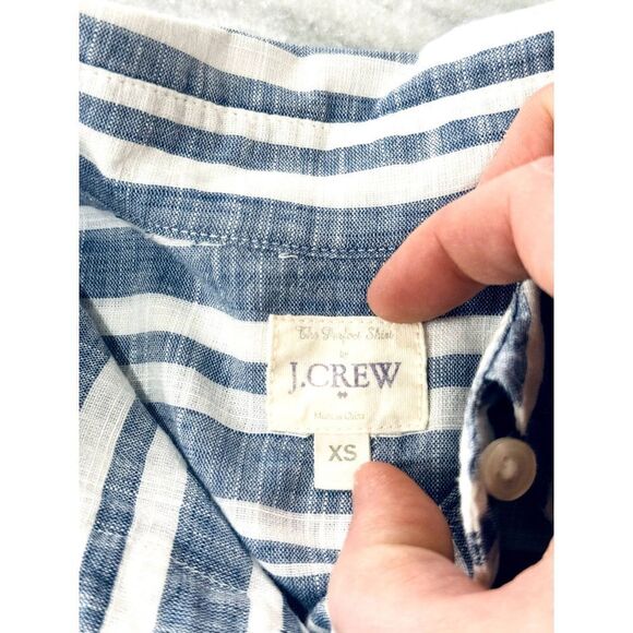 Perfect J. Crew Summer Striped Blue & White Lightweight Cotton Button-Up XS EUC - Picture 6 of 9